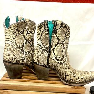 Women’s full python, snip toe, ankle boot with zipper.  Only worn once!!